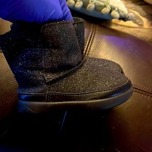 Great condition ugg sparks size 6 toddler